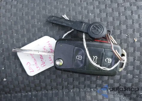 2013 Volkswagen Passat 2.5L S из США, поврежденный, VIN 1VWAH7A39DC109637